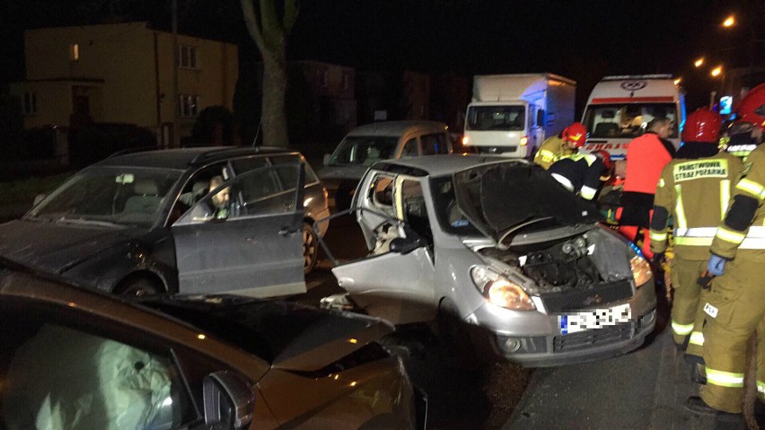 Do wypadku czterech samochodów doszło w Luboniu na ul. Armii...