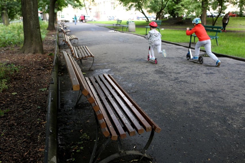 Park Krakowski: ławki nie włoskie z budżetu obywatelskiego, alejki pylą