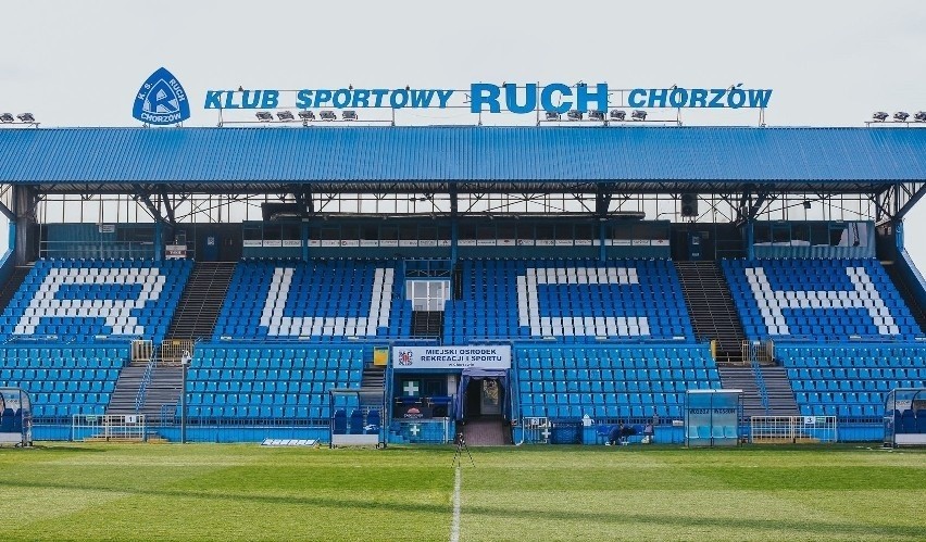 Stadion Ruchu Chorzów został zamknięty. Demontaż wieży oświetleniowej na Cichej