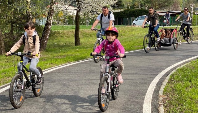 Rodzinny piknik rowerowy w Zbywaczówce