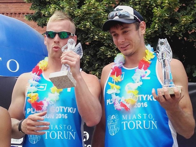 Bartłomiej Malec i Bartłomiej Kiernoz zajęli pierwsze miejsce w turnieju Bella Plaży Gotyku Toruń 2016, Pucharu Polski w siatkówce plażowej mężczyzn.
