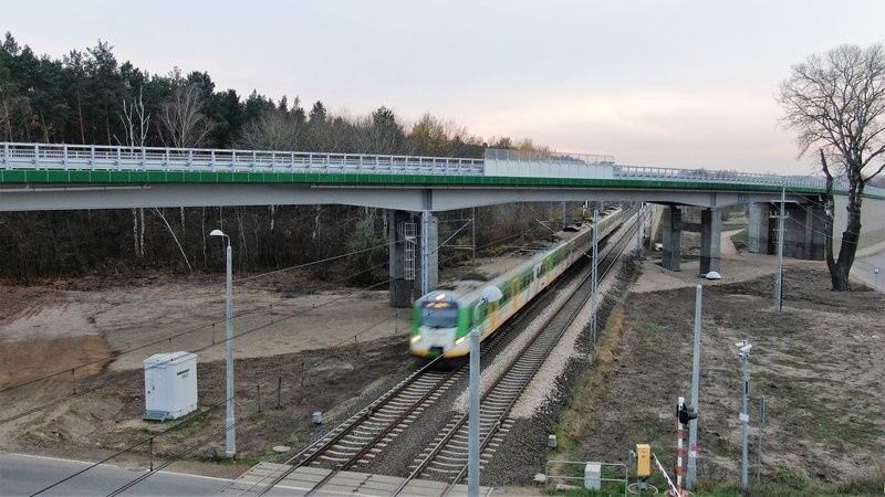 Mokra Wieś. Nowy wiadukt na linii Warszawa – Białystok zwiększył bezpieczeństwo