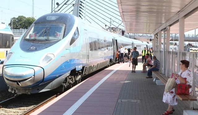 W okresie obowiązywania rocznego rozkładu jazdy od grudnia 2019 do grudnia 2020 roku zarządca infrastruktury kolejowej przewidział pięć korekt, których zadaniem jest dostosowanie kursowania pociągów do prac modernizacyjnych prowadzonych na liniach kolejowych w całej Polsce. Od niedzieli 15 marca wchodzi w życie pierwsza zmiana.