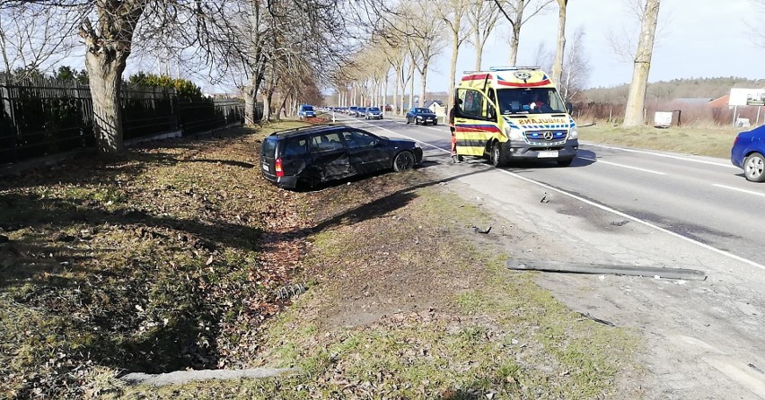 Wypadek radiowozu koło Bydlina. Utrudnienia na DK 21[ZDJĘCIA]