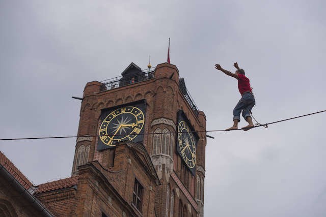 Slackline Games to widowiskowe pokazy slacklinerów, chodzących na wysokości po cienkiej linie. Pokazy wymagają od artystów wielkiej sprawności fizycznej, poczucia równowagi oraz odwagi