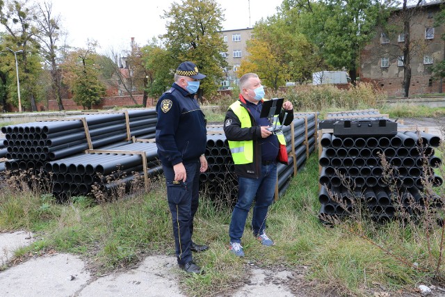 - Dron jest świetnym narzędziem do walki z tymi, którzy zatruwają środowisko - mówi Bartłomiej Stawiarski, burmistrz Namysłowa.