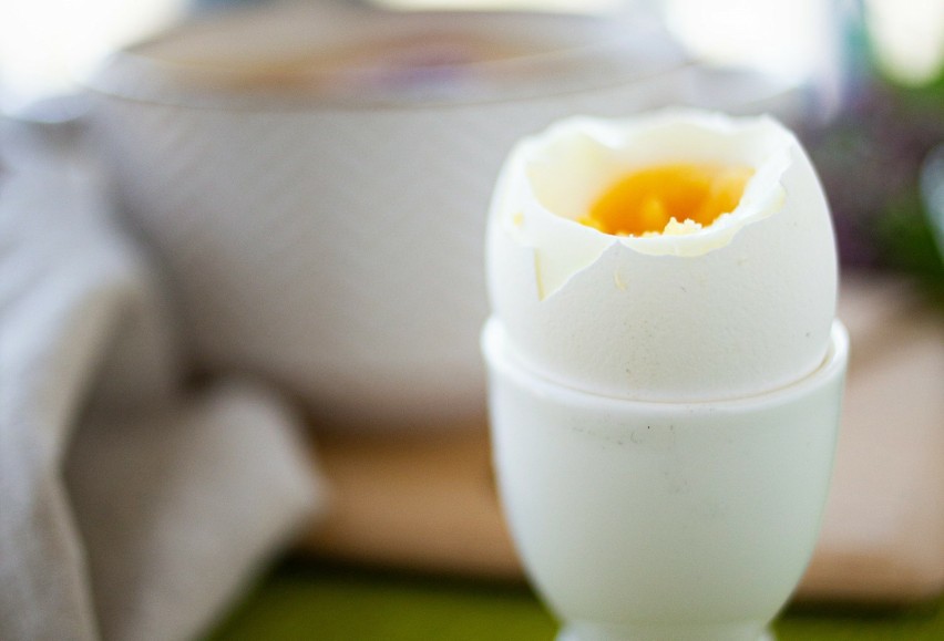Jajka na miękko zawierają łatwo przyswajalne tłuszcze...