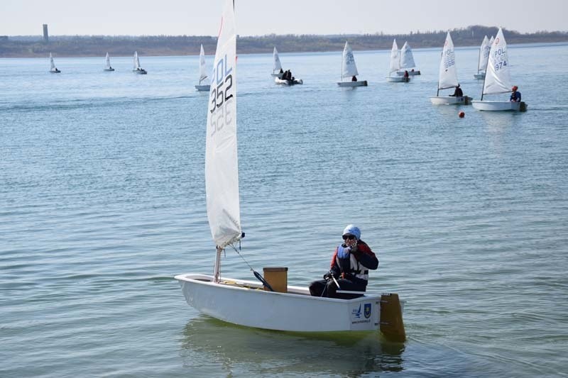 Żeglarki z Tarnobrzega na podium pierwszych zawodów w sezonie