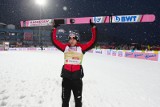 Dawid Kubacki skacze jak natchniony. Wygrał konkurs skoków narciarskich w Titisee-Neustadt