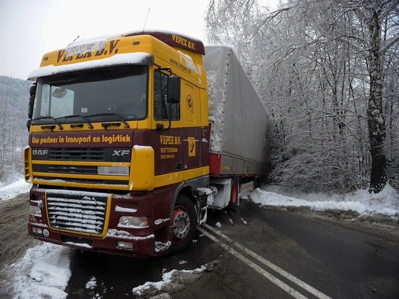 TIR blokuje drogę krajową nr 28 w pow. przemyskim