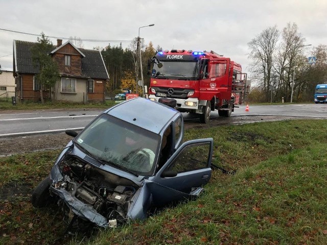 W piątek, około godz. 7.30, na skrzyżowaniu ul.Ełckiej (droga krajowa 65) z ul.Białostocką w Dobrzyniewie Dużym doszło do wypadku.