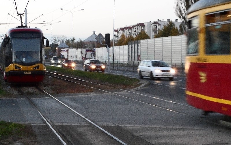 Potrącenie rowerzysty na ul. Zgierskiej. Nie jeździły tramwaje