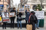 Protest na Rynku Głównym. Aktywiści chcą całkowitego wycofania dorożek konnych z Krakowa