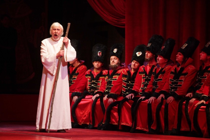 Spektakl Borys Godunow na scenie Opery Śląskiej
