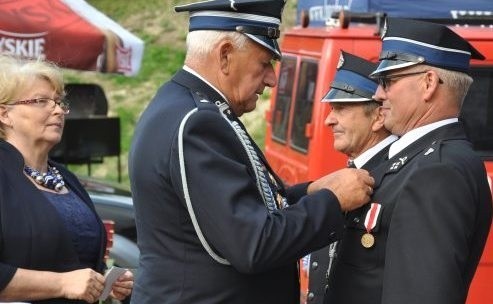 Prezes jednostki Ryszard Sztuk został odznaczony przez posła Mirosława Pawlaka srebrnym medalem &#8222;Za Zasługi dla Pożarnictwa&#8221;.