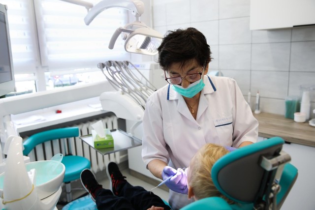 Miejski program profilaktyki stomatologicznej dla dzieci został zlikwidowany. W żadnej z poznańskich szkół nie powstał gabinet stomatologiczny.