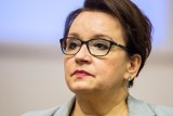 Pięć tysięcy może i tak, ale brutto. Słowa minister oburzyły nauczycieli 