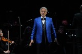 Andrea Bocelli dał zachwycający koncert w Poznaniu. Burza oklasków na stadionie przy Bułgarskiej [ZDJĘCIA]