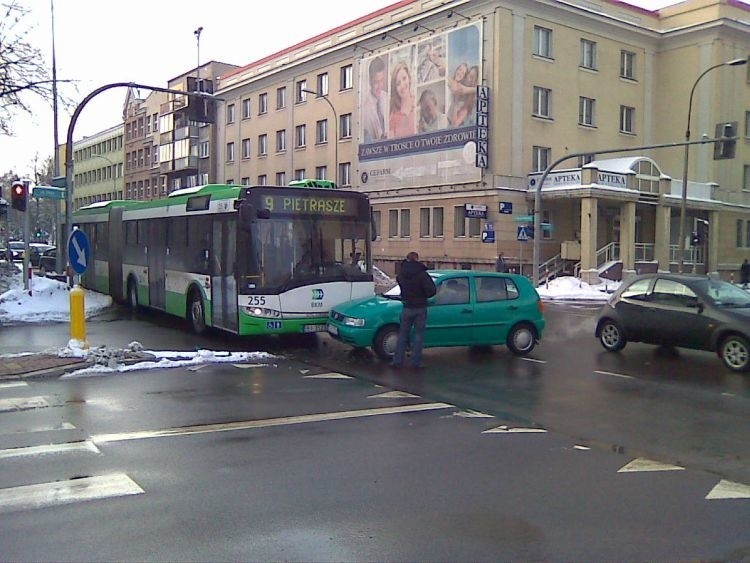 Dziś około godziny 12.40 doszło do kolizji, która...