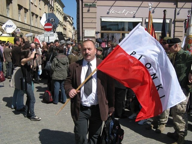 W uroczystościach żałobnych w Warszawie i Krakowie uczestniczyło wielu pionkowskich samorządowców. Na zdjęciu wiceprzewodniczący Rady Miejskiej Marek Kuc.