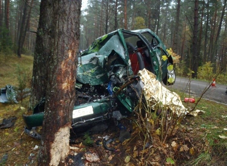 Augustów - Sajenek. Śmiertelny wypadek kierowcy lupo (zdjęcia)