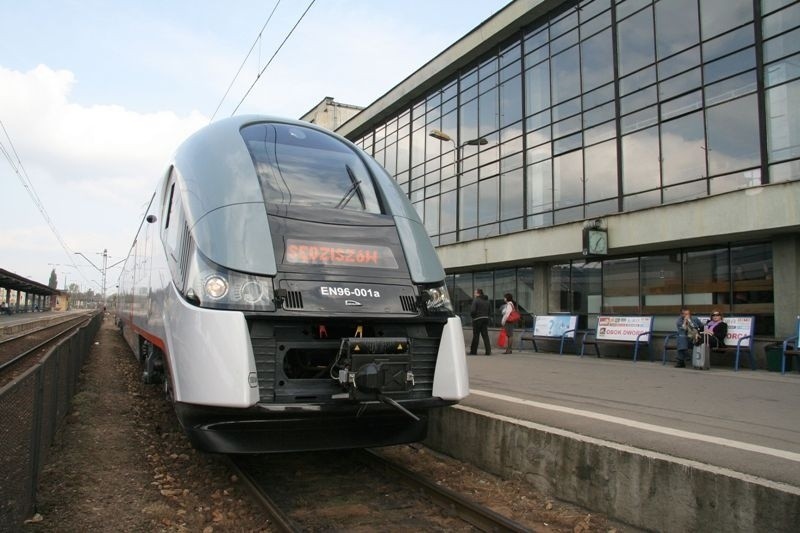 Wypadek kolejowy w Koniecpolu: Maszynista potrącił...