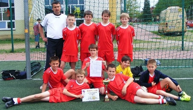 Drużyna z Królewca zwyciężyła w powiatowym turnieju piłki nożnej chłopców ze szkół podstawowych.