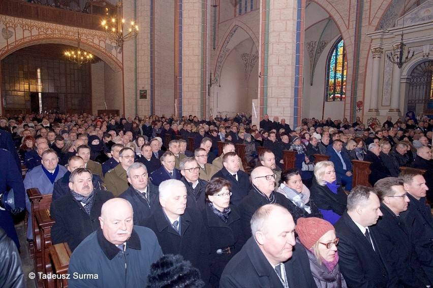 Stargard bez prezydenta. Ostatnie pożegnanie: msza w kolegiacie, kondukt żałobny, pogrzeb [zdjęcia]