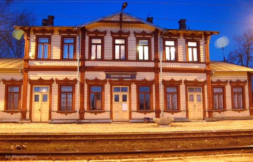 Minkowice. Dworzec kolejowy został otworzony w 1877 roku....