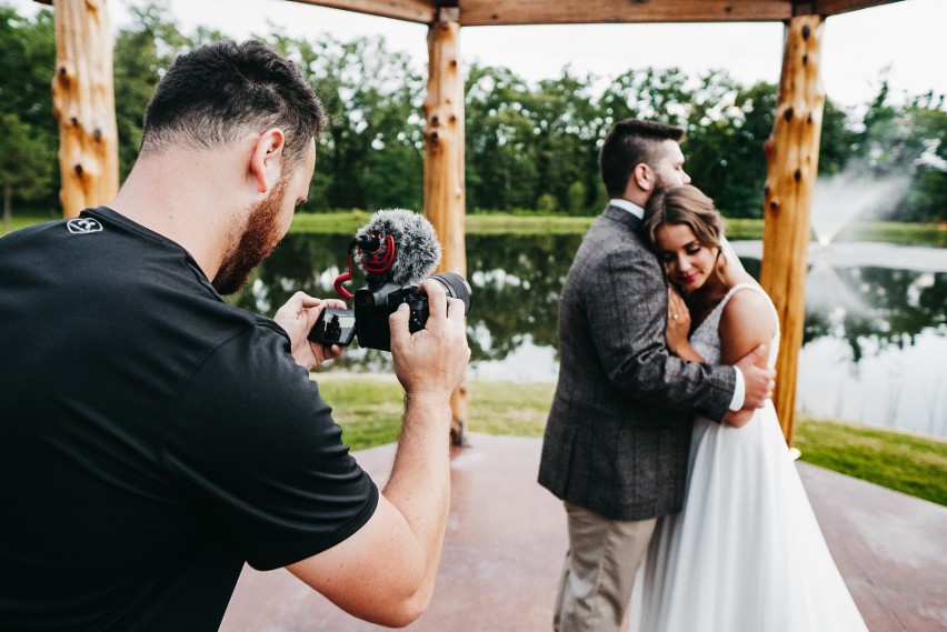 Fotografowie ślubni twierdzą, że takie sygnały na ślubie i...