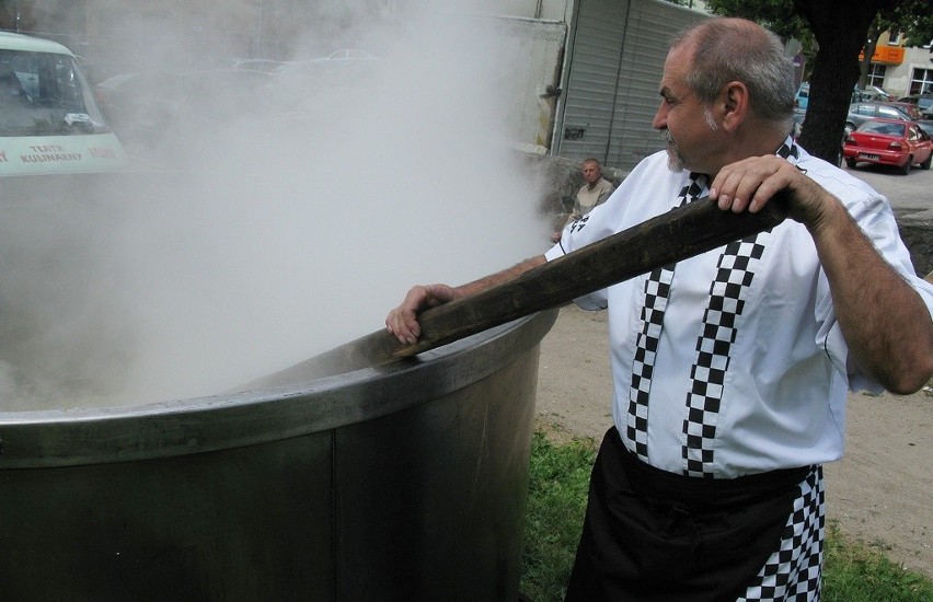 Bytów - gotowanie 4 tys. litrów zupy rybnej