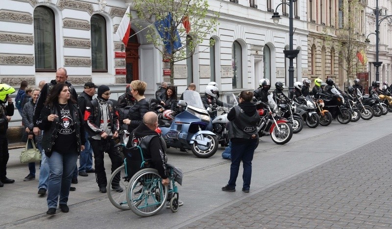 Motocykliści z klubu Korsarze Łódź chcą w 24 godziny dojechać do Nottingham. Chcą pomóc koledze, który stracił nogę