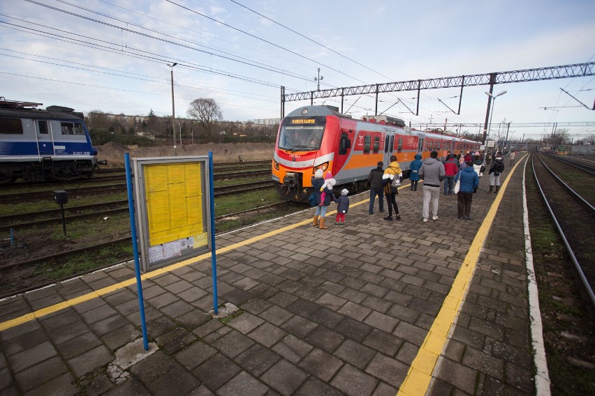 Pociągi wróciły na trasę Słupsk - Ustka. Do końca roku przejazdy za darmo [zdjęcia]