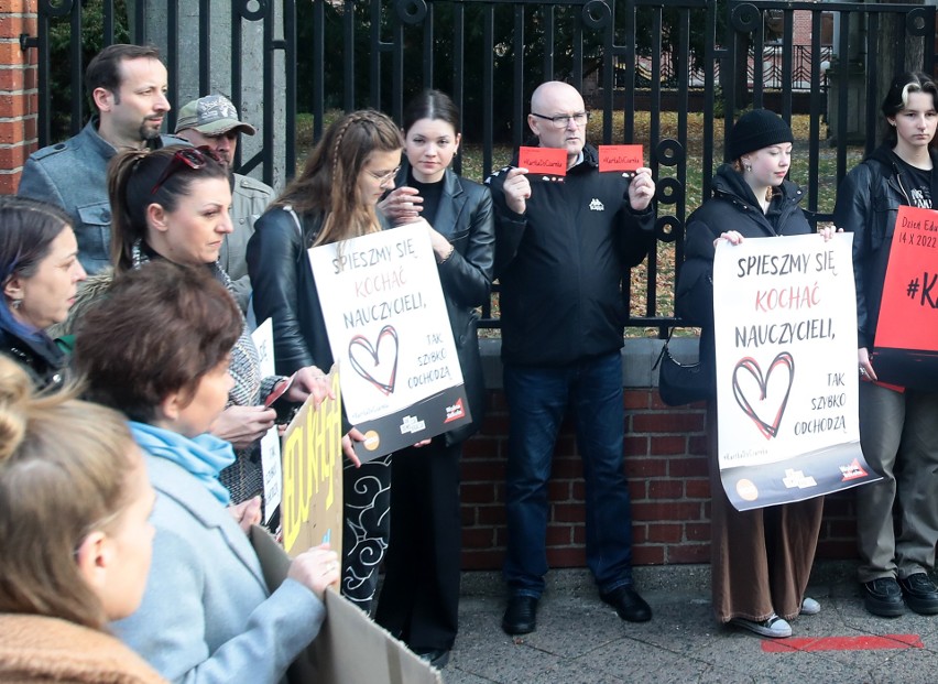 Akcja protestacyjna przed Kuratorium Oświaty w Szczecinie w...