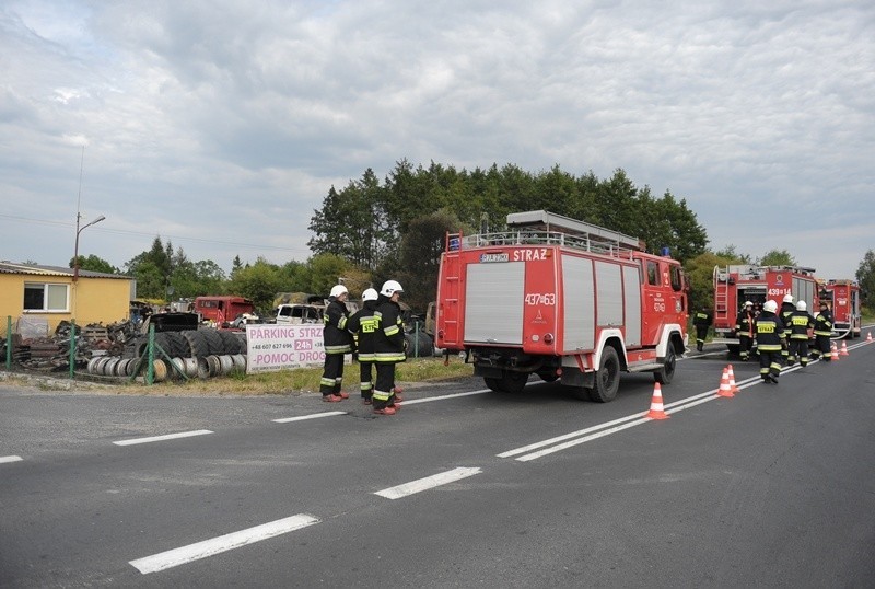 W komisie w Młynach k. Korczowej spłonęło siedem samochodów....