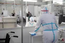 7. fala pandemii COVID-19. Na całym świecie rośnie liczba zakażeń