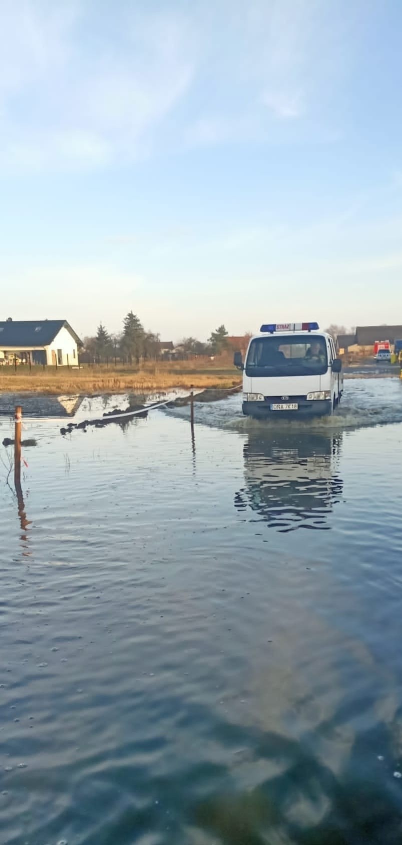 Zalany dojazd do posesji w Ligotce koło Namysłowa.