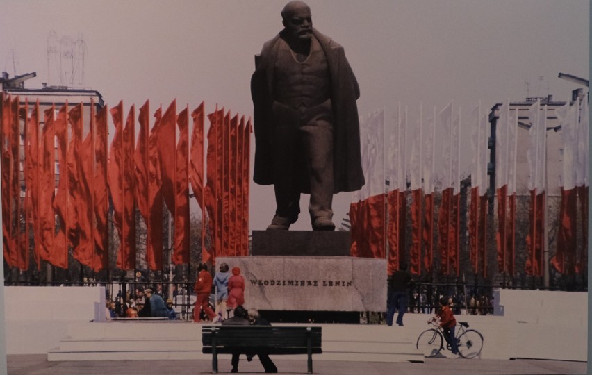 Choć pomnik Lenina z Alei Róż zniknął trzydzieści lat temu,...