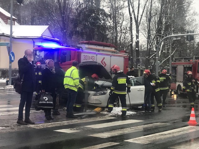 W poniedziałek, po godz. 12, na skrzyżowaniu ulic Mickiewicza z Świętojańską w Białymstoku doszło do wypadku.