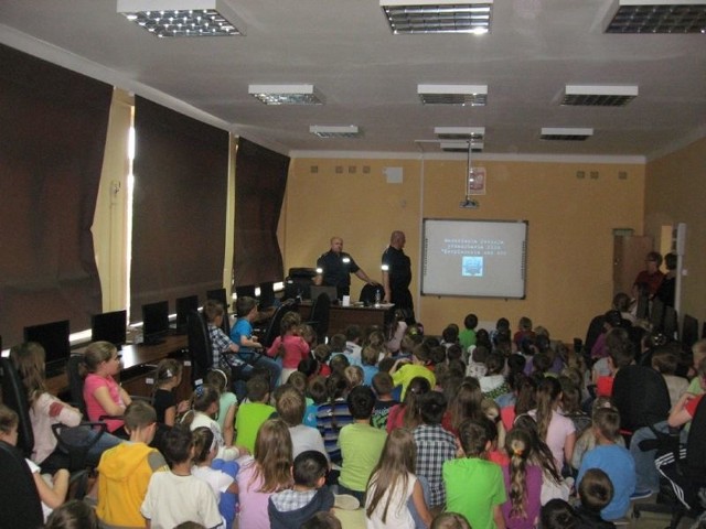 Ostatnio policjanci spotkali się z uczniami Publicznej Szkoły Podstawowej imienia Jana III Sobieskiego w Szydłowcu.