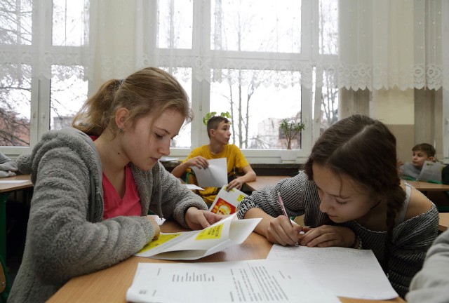 To już ostatnie dni niepewności. Do piątku prezydent Andrzej Duda musi zdecydować, co dalej z reformą oświaty. Na ostateczne rozstrzygnięcie czekają rodzice, uczniowie i nauczyciele