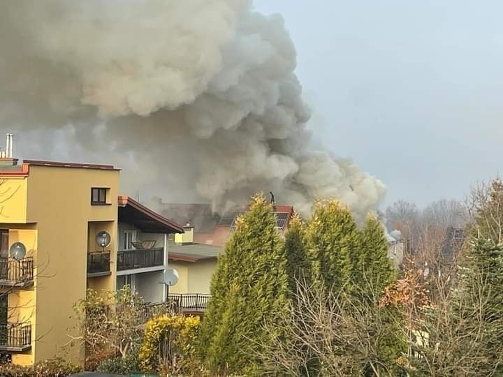 Płonął budynek mieszkalny na osiedlu Lekarka w Wieliczce. W...