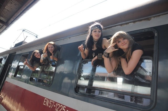 Jeden z pociągów specjalnych wyjedzie z Opola na Przystanek Woodstock 31 sierpnia o godz. 12.19. Na miejscu będzie o 18.42. W zeszłym roku z pociągów musicREGIO (tak nazwano składy przygotowywane specjalnie na wielkie imprezy muzyczne w Polsce) skorzystało około 120 tysięcy osób.