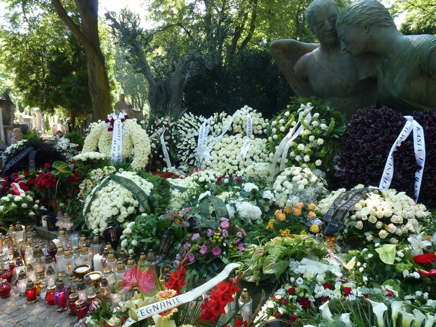 Poznaniacy odwiedzają grób Jana Kulczyka