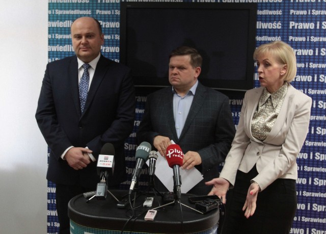 Radomscy posłowie Prawa i Sprawiedliwości; od lewej: Andrzej Kosztowniak, Wojciech Skurkiewicz, Anna Kwiecień.