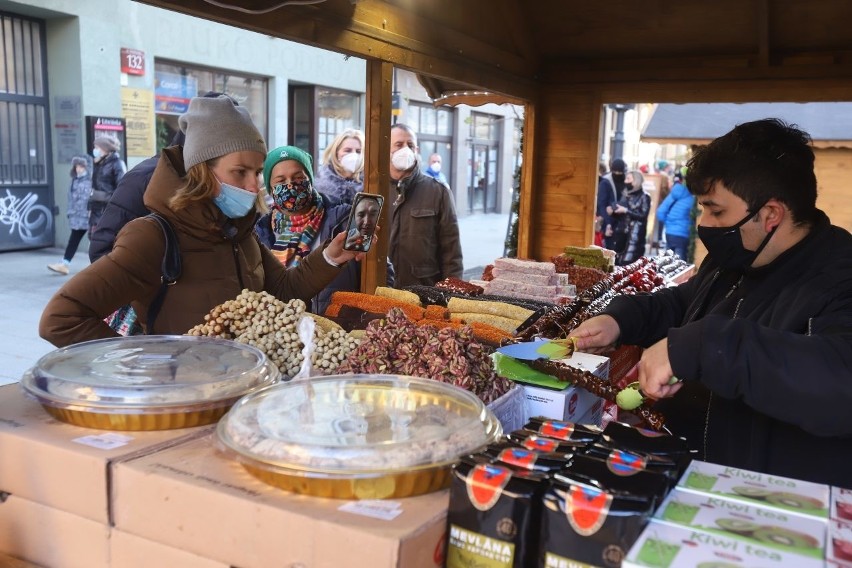 6 grudnia (niedziela) ulica Piotrkowska wypełniła się...