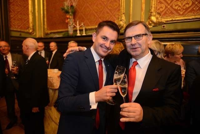 Radny sejmiku PO Waldemar Przybyszewski (z prawej) zrezygnował z prezesury. Nie rozpacza, czeka na oferty