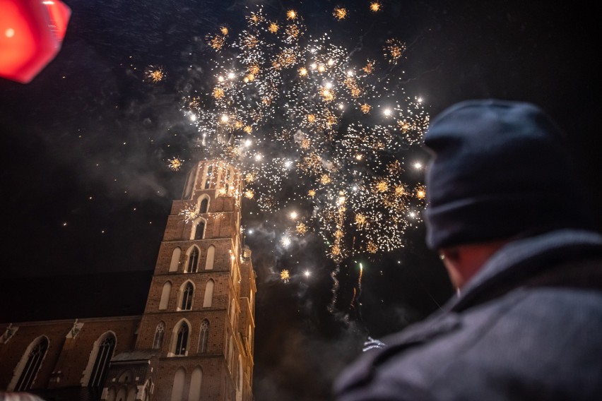 Sylwester 2021. Kraków wkroczył w Nowy Rok rozświetlony fajerwerkami [ZDJĘCIA]