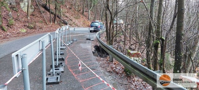 Od lutego zeszłego roku Droga Stu Zakrętów na Dolnym Śląsku jest zamknięta, wytyczono objazdy. Doszło tam do awarii muru oporowego i osunięcia nasypu.