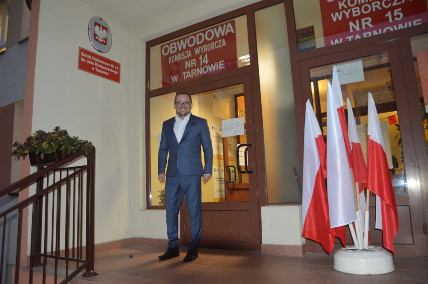 Wybory samorządowe 2018. Tomasz Olszówka i Seweryn Partyński, kandydaci na prezydenta Tarnowa, już głosowali (ZDJĘCIA)